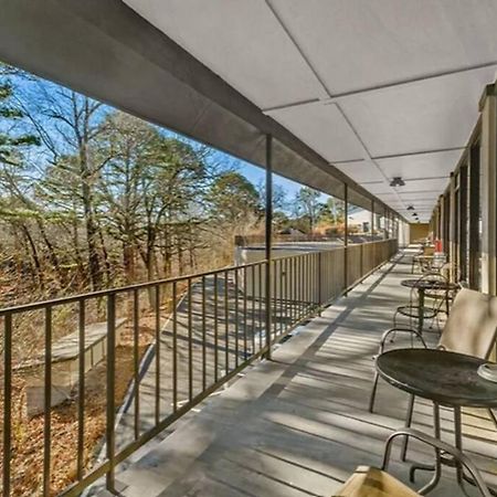 Stonegate Lodge King Bed Wifi 50 In Roku Tv Salt Water Pool Room # 101 Eureka Springs Esterno foto