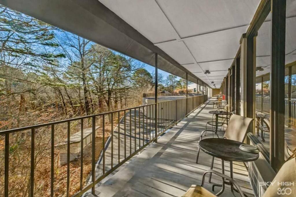 Stonegate Lodge King Bed Wifi 50 In Roku Tv Salt Water Pool Room # 101 Eureka Springs Esterno foto