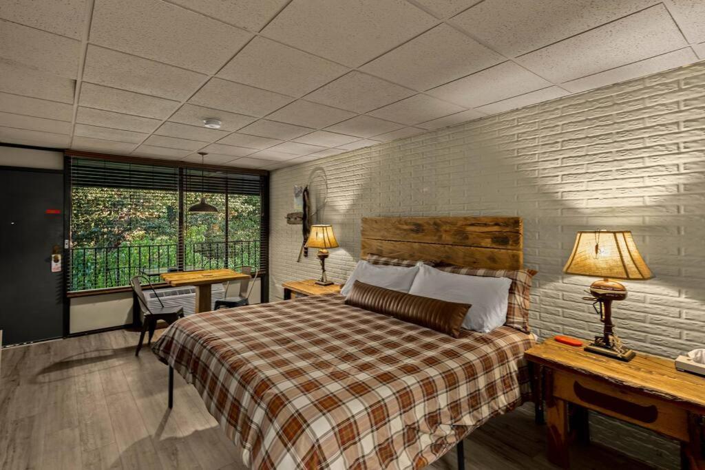 Stonegate Lodge King Bed Wifi 50 In Roku Tv Salt Water Pool Room # 101 Eureka Springs Esterno foto