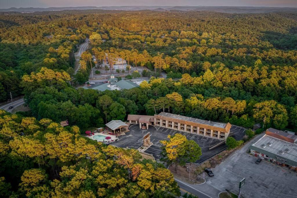 Stonegate Lodge King Bed Wifi 50 In Roku Tv Salt Water Pool Room # 101 Eureka Springs Esterno foto