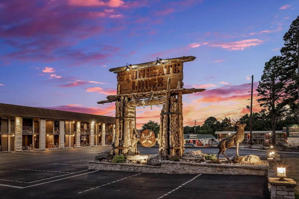 Stonegate Lodge King Bed Wifi 50 In Roku Tv Salt Water Pool Room # 101 Eureka Springs Esterno foto