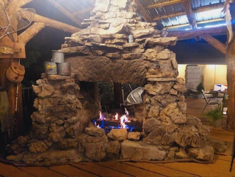 Stonegate Lodge King Bed Wifi 50 In Roku Tv Salt Water Pool Room # 101 Eureka Springs Esterno foto