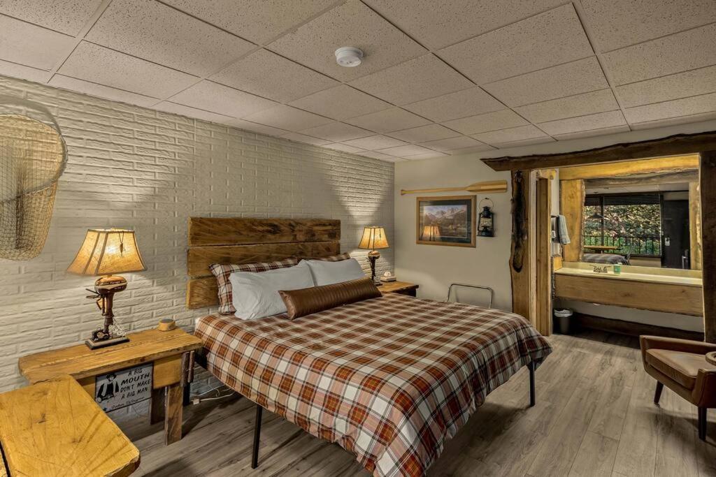 Stonegate Lodge King Bed Wifi 50 In Roku Tv Salt Water Pool Room # 101 Eureka Springs Esterno foto